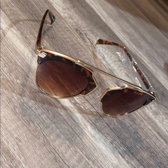 Women’s sunglasses - Picture 2 of 3